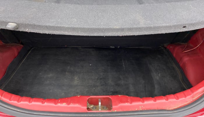 2016 Hyundai Eon SPORTZ, Petrol, Manual, 33,476 km, Boot Inside