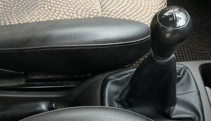 2016 Hyundai Eon SPORTZ, Petrol, Manual, 33,476 km, Gear Lever