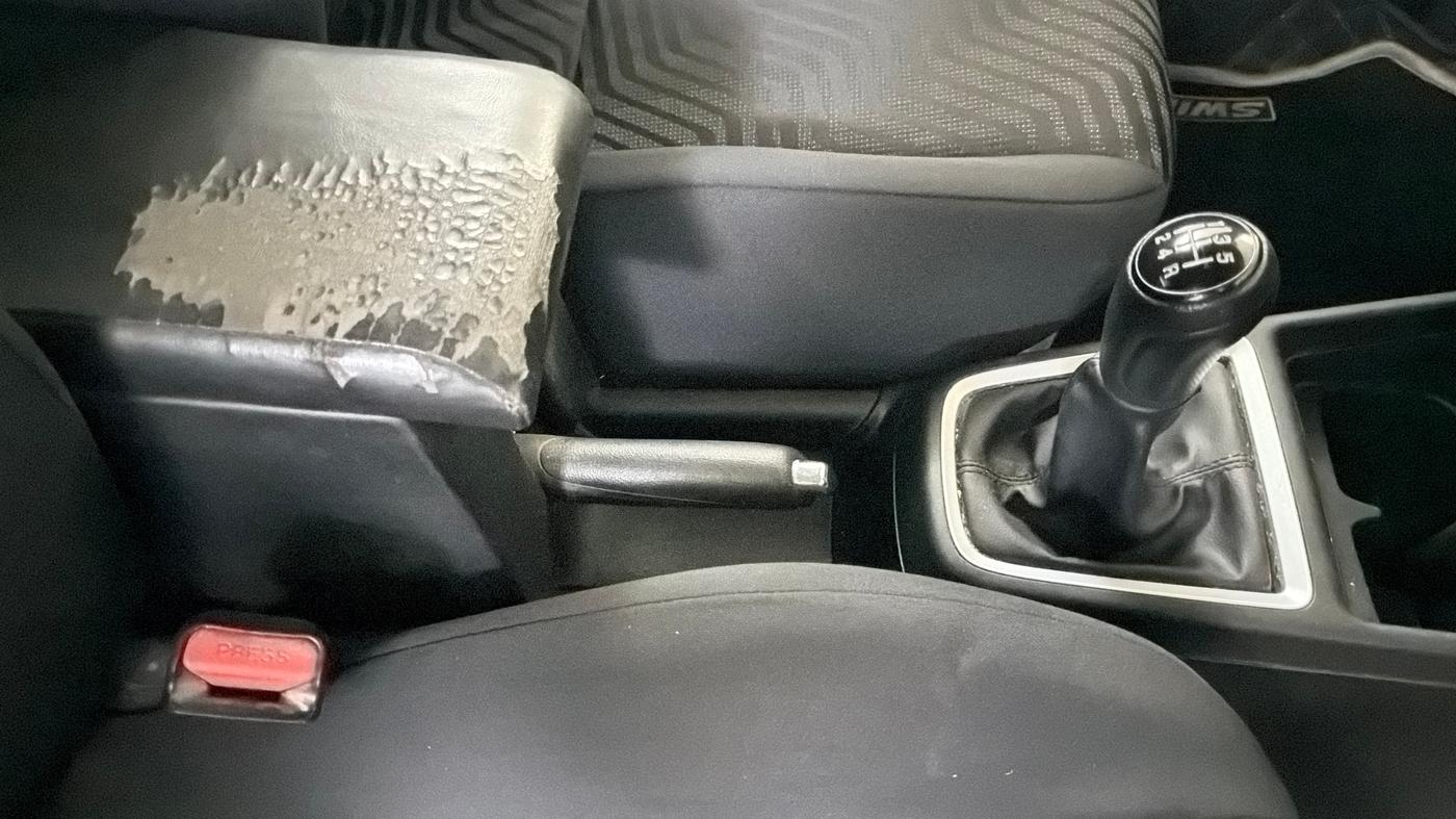 2022 Maruti Swift VXI, Petrol, Manual, 1,01,629 km, Gear Lever