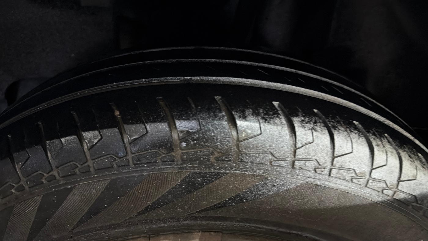 2022 Maruti Swift VXI, Petrol, Manual, 1,01,629 km, Left Rear Tyre Tread
