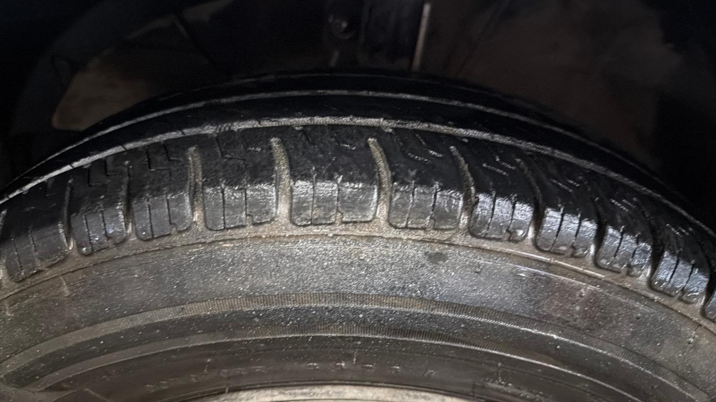 2022 Maruti Swift VXI, Petrol, Manual, 1,01,629 km, Left Front Tyre Tread