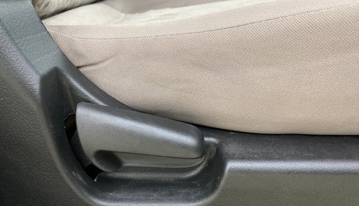 2016 Maruti Wagon R 1.0 VXI, CNG, Manual, 1,09,870 km, Driver Side Adjustment Panel