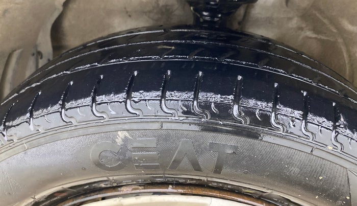 2016 Maruti Wagon R 1.0 VXI, CNG, Manual, 1,09,870 km, Left Front Tyre Tread