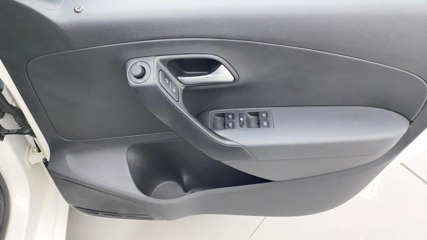 2018 Volkswagen Polo HIGHLINE PLUS 1.0 16 ALLOY, Petrol, Manual, 37,019 km, Driver Side Door Panels Control