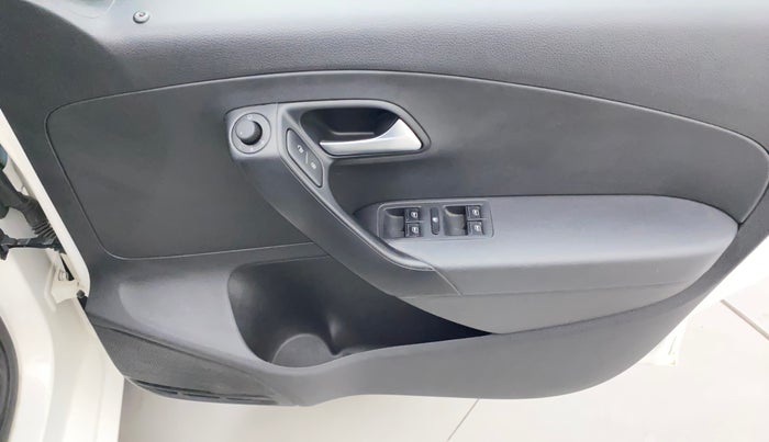 2018 Volkswagen Polo HIGHLINE PLUS 1.0 16 ALLOY, Petrol, Manual, 37,019 km, Driver Side Door Panels Control