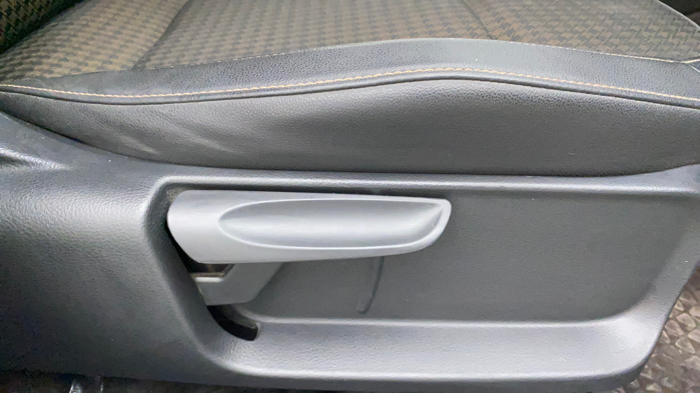 2018 Volkswagen Polo HIGHLINE PLUS 1.0 16 ALLOY, Petrol, Manual, 37,019 km, Driver Side Adjustment Panel