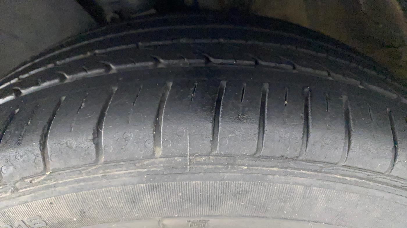 2018 Volkswagen Polo HIGHLINE PLUS 1.0 16 ALLOY, Petrol, Manual, 37,019 km, Left Front Tyre Tread