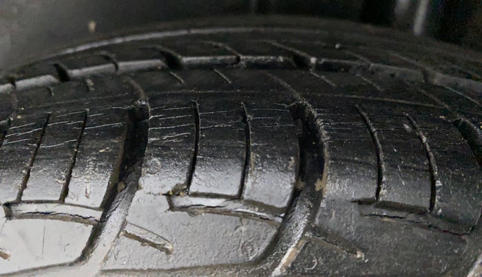 2013 Maruti Ertiga ZDI, Diesel, Manual, 42,942 km, Left Rear Tyre Tread