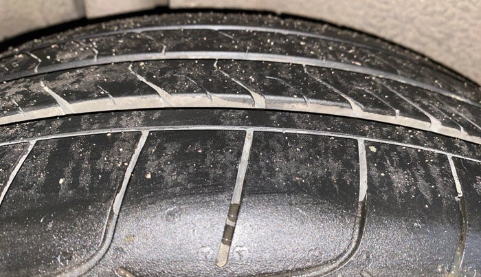 2014 Maruti Ertiga VXI, Petrol, Manual, 66,266 km, Right Rear Tyre Tread