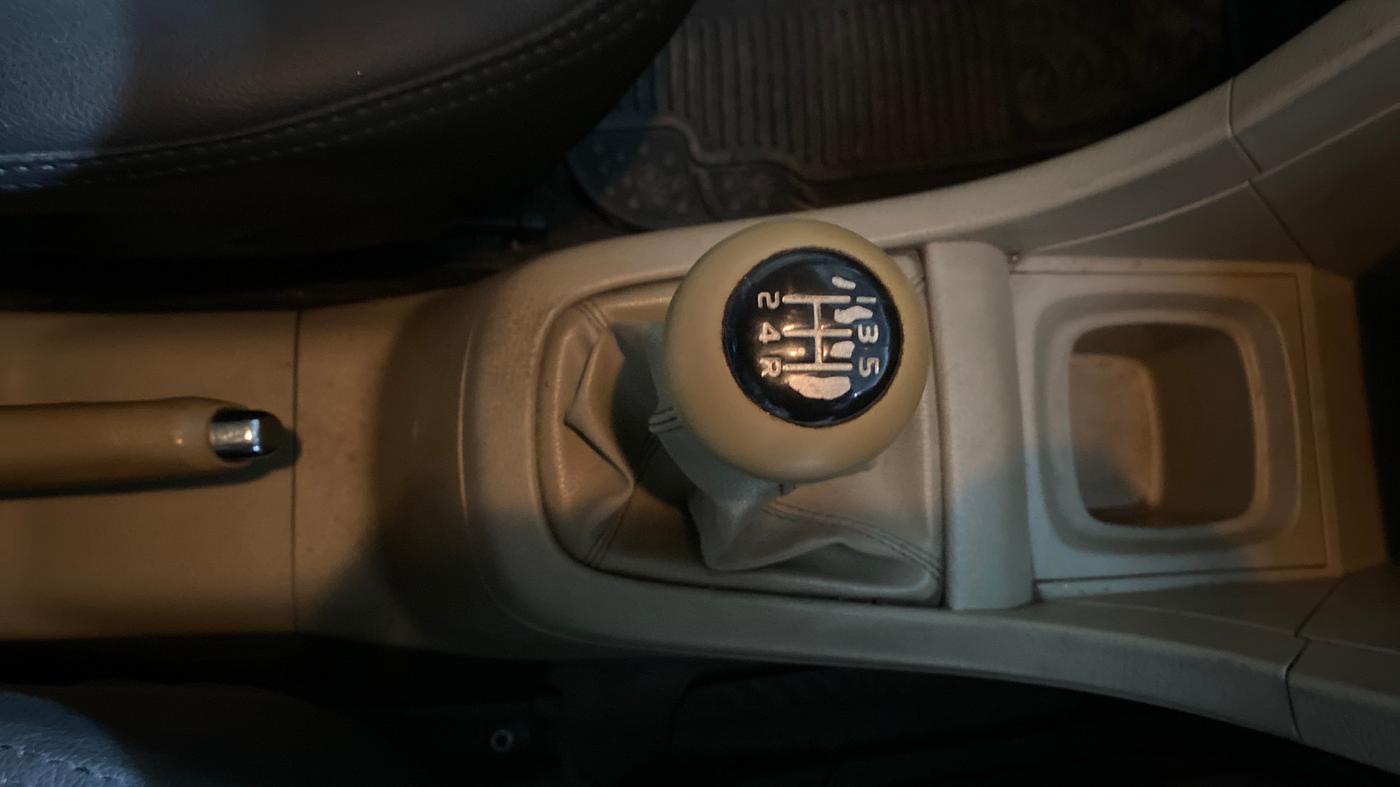 2014 Maruti Ertiga VXI, Petrol, Manual, 66,266 km, Gear Lever