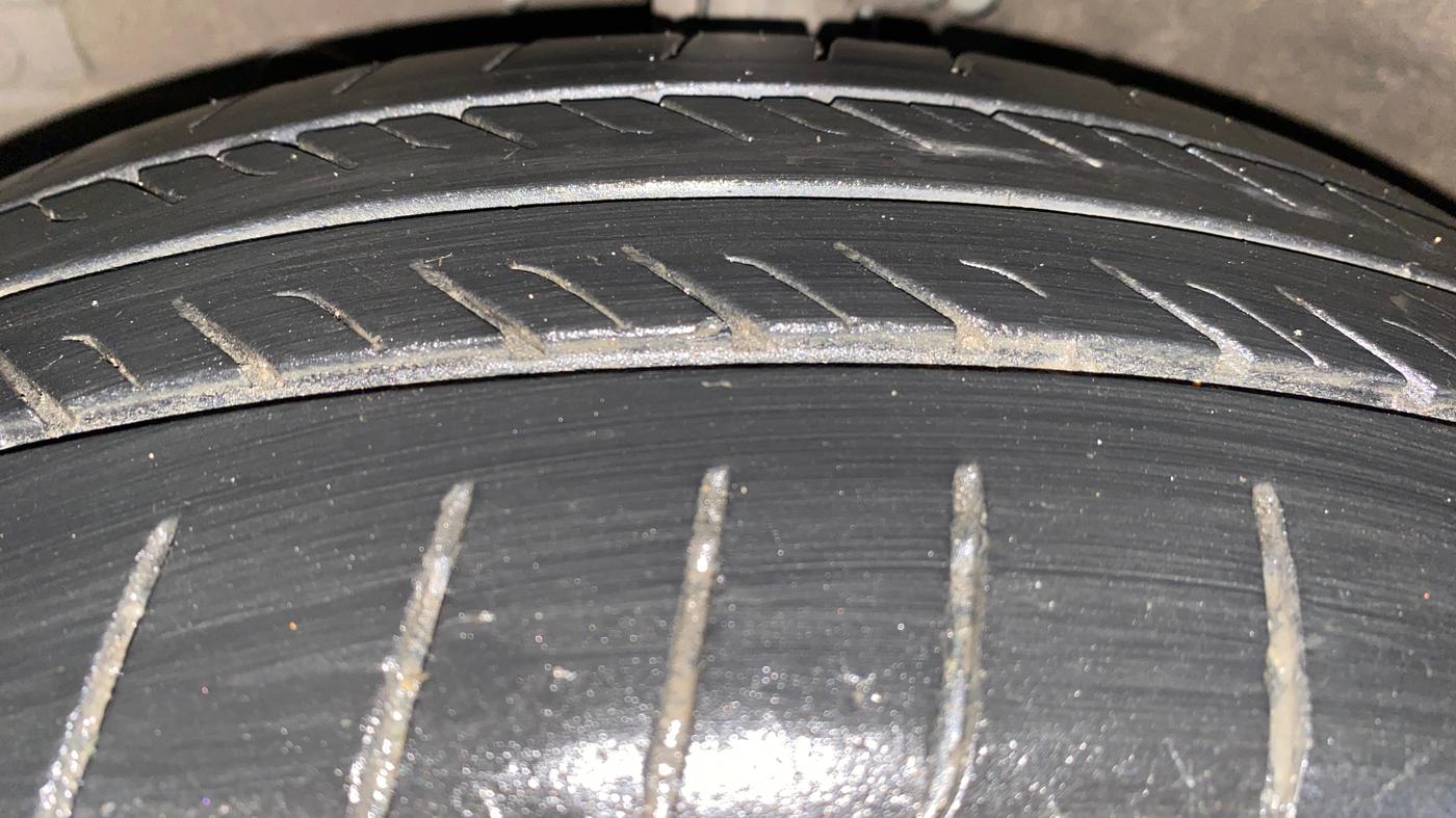 2014 Maruti Ertiga VXI, Petrol, Manual, 66,266 km, Left Front Tyre Tread