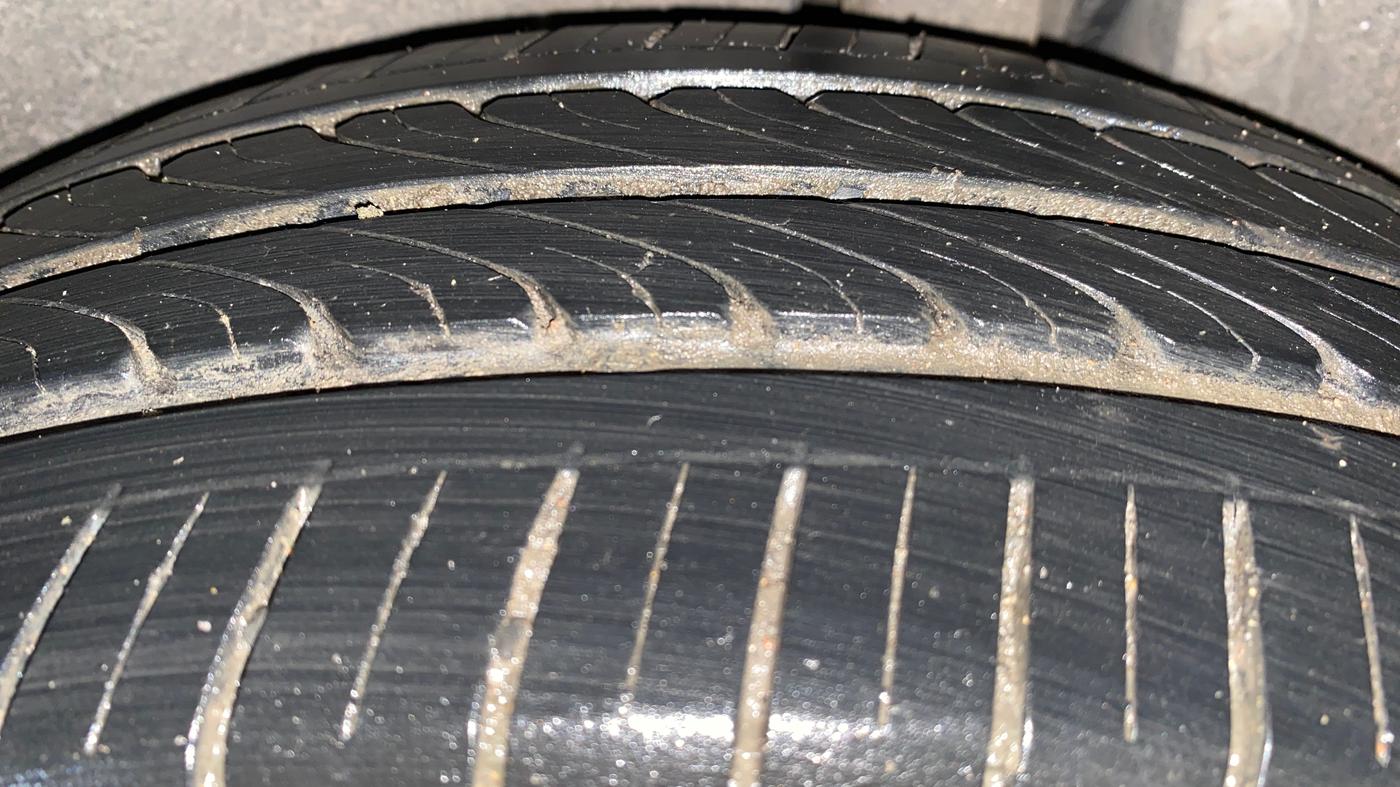 2014 Maruti Ertiga VXI, Petrol, Manual, 66,266 km, Left Rear Tyre Tread