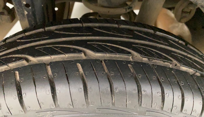 2011 Maruti Zen Estilo LXI, Petrol, Manual, 59,554 km, Right Rear Tyre Tread