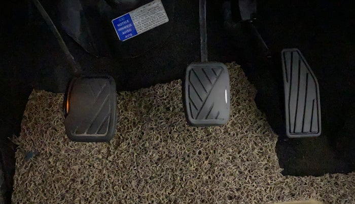 2016 Maruti Baleno ZETA PETROL 1.2, Petrol, Manual, 71,823 km, Pedals