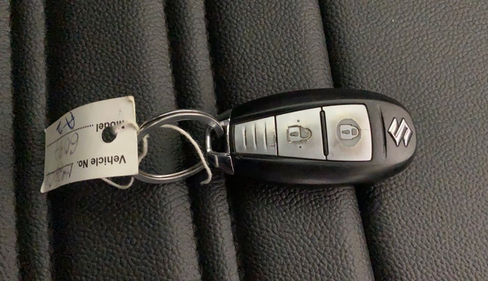 2016 Maruti Baleno ZETA PETROL 1.2, Petrol, Manual, 71,823 km, Key Close Up