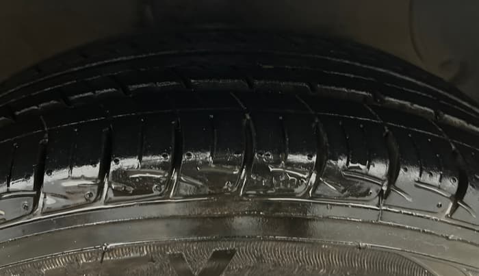 2018 Hyundai Grand i10 SPORTZ (O) AT 1.2 KAPPA VTVT, Petrol, Automatic, 31,128 km, Right Front Tyre Tread