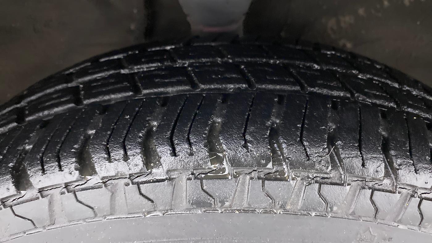 2014 Maruti Alto 800 LXI, Petrol, Manual, 33,520 km, Right Front Tyre Tread