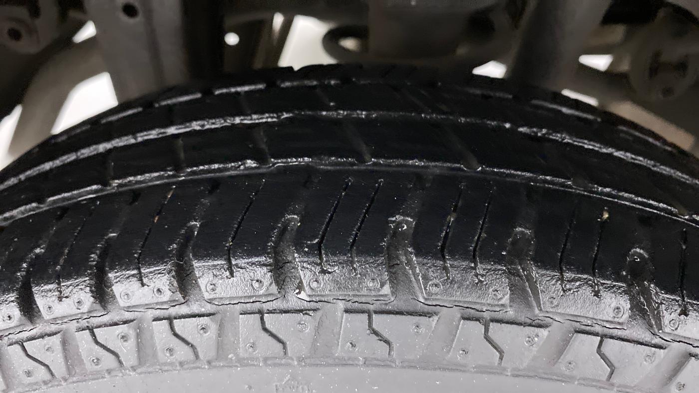 2014 Maruti Alto 800 LXI, Petrol, Manual, 33,520 km, Right Rear Tyre Tread