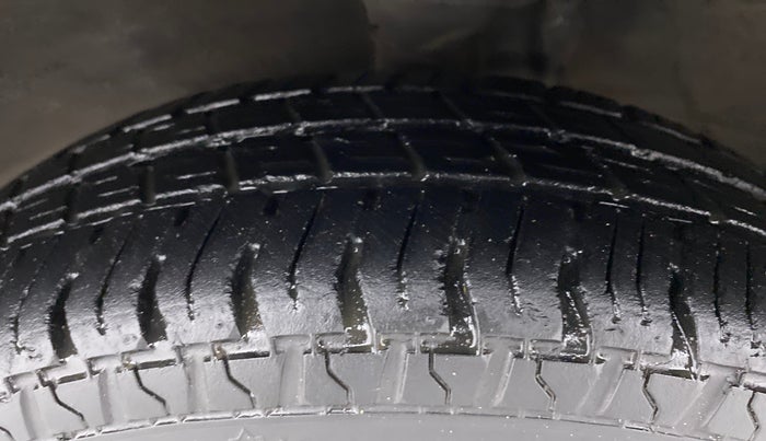 2014 Maruti Alto 800 LXI, Petrol, Manual, 33,520 km, Left Front Tyre Tread