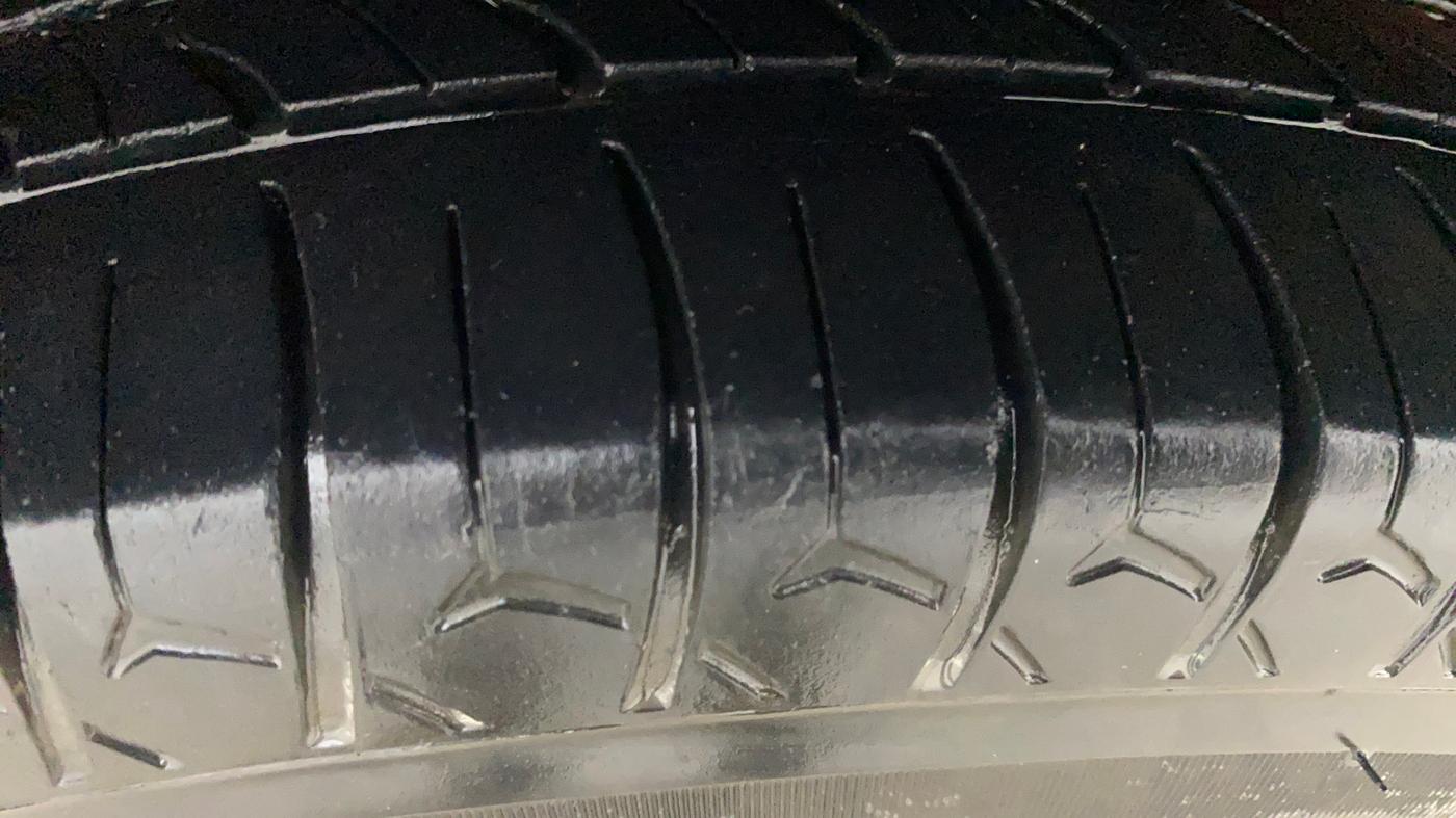 2021 Maruti Alto LXI CNG, CNG, Manual, 1,01,019 km, Left Front Tyre Tread