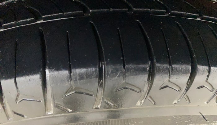 2021 Maruti Alto LXI CNG, CNG, Manual, 1,00,942 km, Left Front Tyre Tread