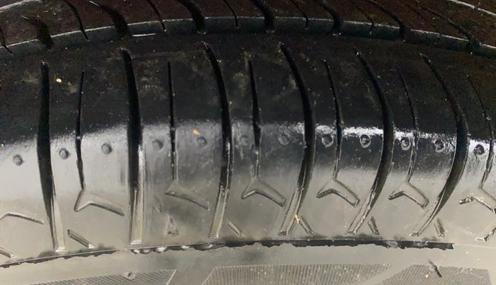 2021 Maruti Alto LXI CNG, CNG, Manual, 1,00,942 km, Right Rear Tyre Tread