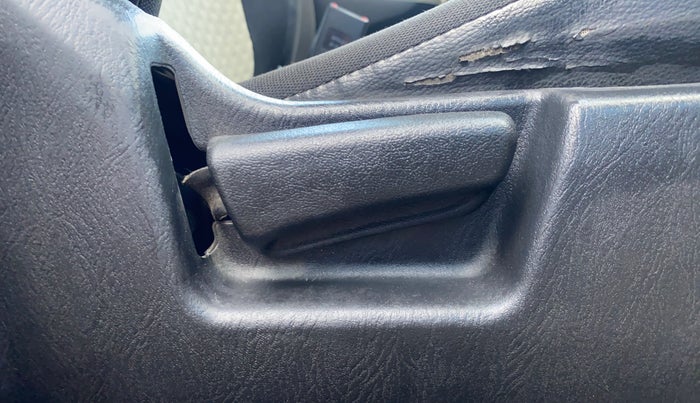 2021 Maruti Alto LXI CNG, CNG, Manual, 1,00,942 km, Driver Side Adjustment Panel