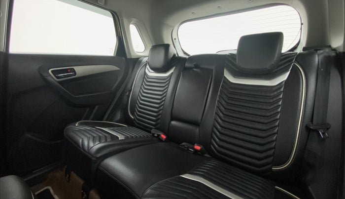 2018 Maruti Vitara Brezza ZDI PLUS DUAL TONE, Diesel, Manual, 21,636 km, Right Side Rear Door Cabin
