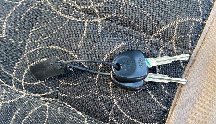 2014 Hyundai Eon ERA +, Petrol, Manual, 69,866 km, Key Close Up