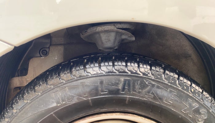 2014 Hyundai Eon ERA +, Petrol, Manual, 69,866 km, Left Front Tyre Tread