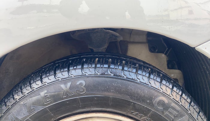 2014 Hyundai Eon ERA +, Petrol, Manual, 69,866 km, Right Front Tyre Tread