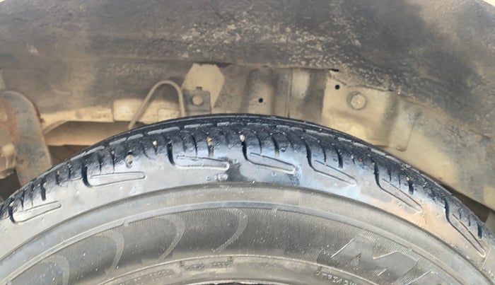 2014 Hyundai Eon ERA +, Petrol, Manual, 69,866 km, Right Rear Tyre Tread