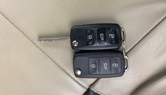 2018 Volkswagen Polo HIGHLINE PLUS 1.0 16 ALLOY, Petrol, Manual, 39,639 km, Key Close Up