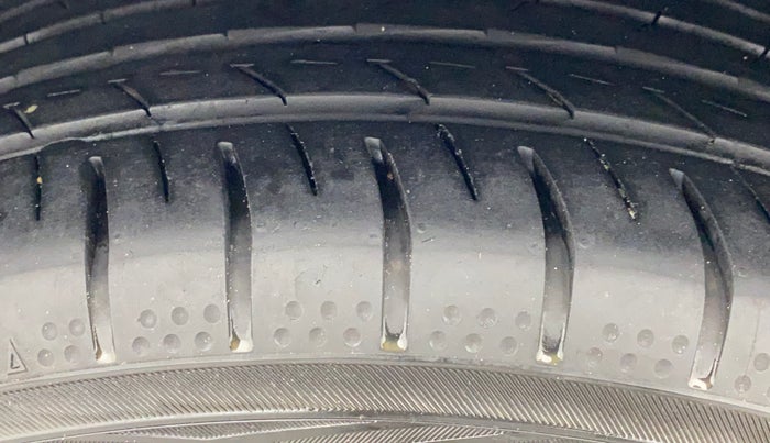 2018 Volkswagen Polo HIGHLINE PLUS 1.0 16 ALLOY, Petrol, Manual, 39,639 km, Right Rear Tyre Tread