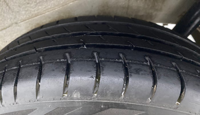 2014 Maruti Wagon R 1.0 VXI, CNG, Manual, 93,916 km, Left Rear Tyre Tread