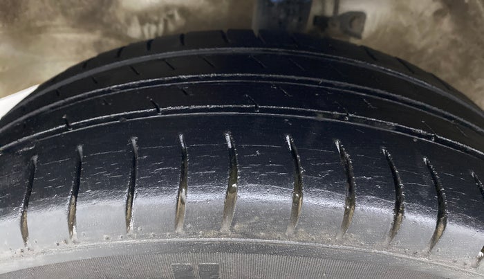 2014 Maruti Wagon R 1.0 VXI, CNG, Manual, 93,916 km, Left Front Tyre Tread