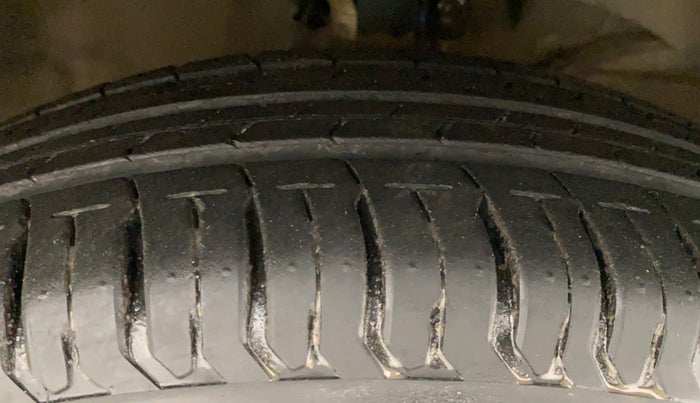 2017 Maruti Dzire VDI AMT, Diesel, Automatic, 56,164 km, Right Front Tyre Tread