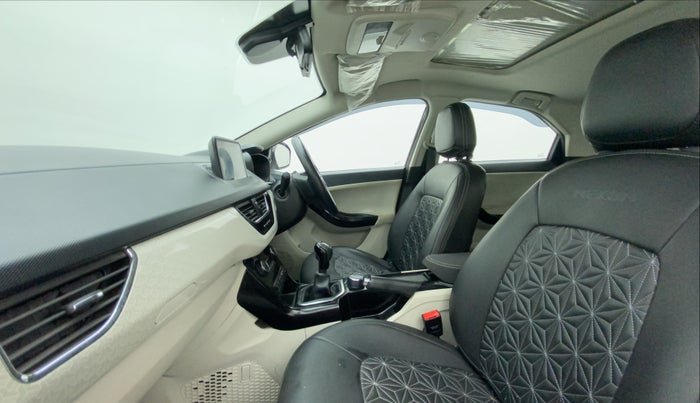 2022 Tata NEXON XZ PLUS PETROL SUNROOF, Petrol, Manual, 21,527 km, Right Side Front Door Cabin