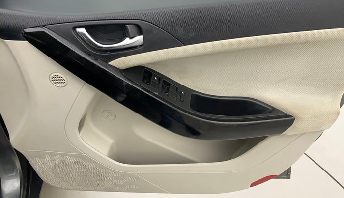 2022 Tata NEXON XZ PLUS PETROL SUNROOF, Petrol, Manual, 21,527 km, Driver Side Door Panels Control