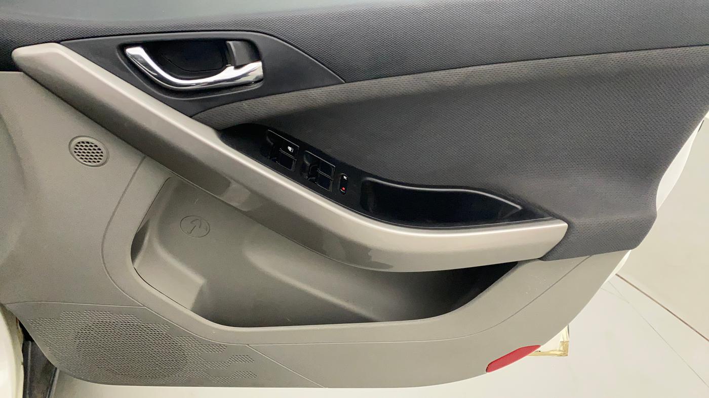 2019 Tata NEXON XZA PLUS DIESEL, Diesel, Automatic, 99,105 km, Driver Side Door Panels Control