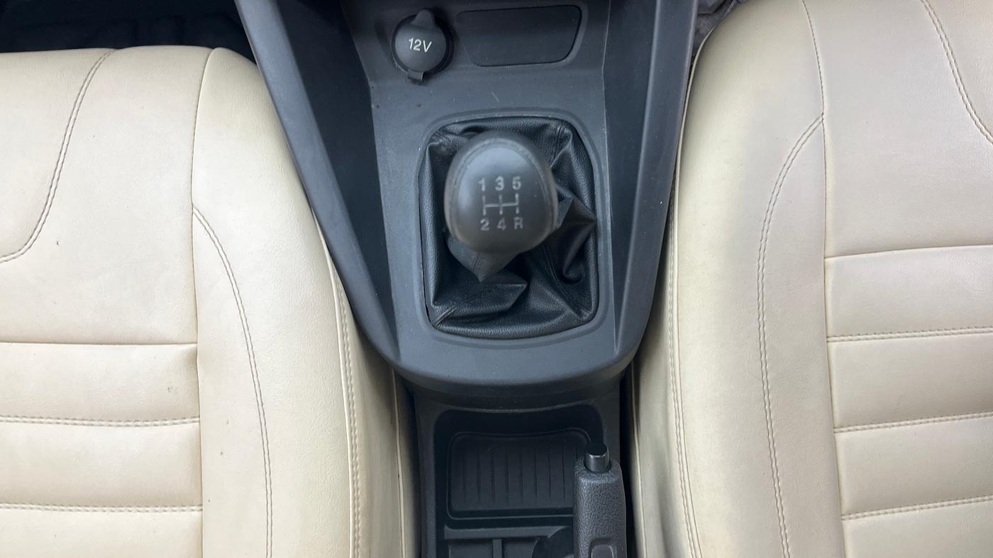 2016 Ford Figo Aspire AMBIENTE 1.2 PETROL, Petrol, Manual, 36,653 km, Gear Lever