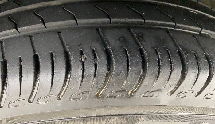 2022 Maruti S PRESSO VXI+, Petrol, Manual, 29,756 km, Right Front Tyre Tread