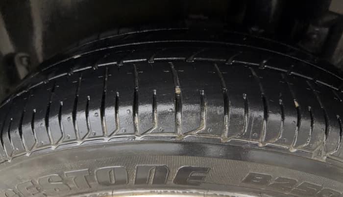 2015 Maruti Swift ZXI, Petrol, Manual, 88,899 km, Left Rear Tyre Tread
