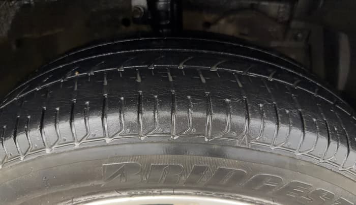 2015 Maruti Swift ZXI, Petrol, Manual, 88,899 km, Right Front Tyre Tread