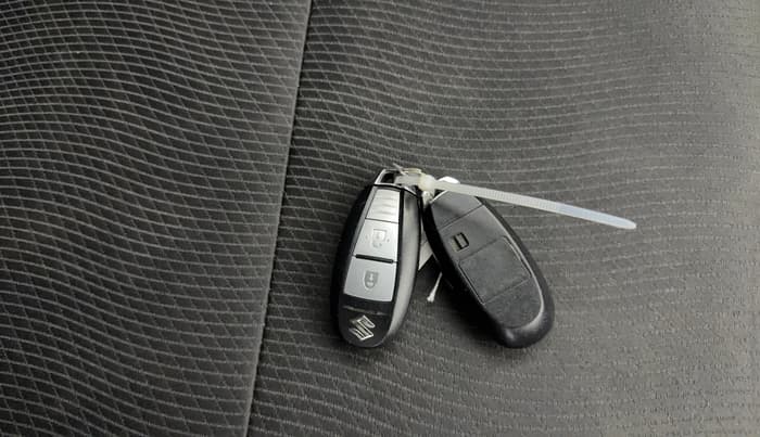 2015 Maruti Swift ZXI, Petrol, Manual, 88,899 km, Key Close Up