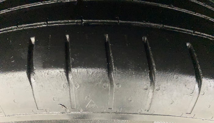 2020 Hyundai VENUE SX 1.0 (O) TURBO IMT DUAL TONE, Petrol, Manual, 56,298 km, Right Rear Tyre Tread