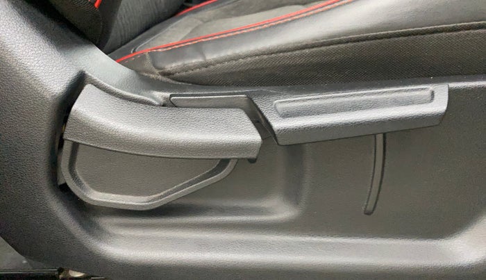 2020 Hyundai VENUE SX 1.0 (O) TURBO IMT DUAL TONE, Petrol, Manual, 56,298 km, Driver Side Adjustment Panel