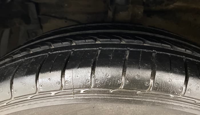 2018 Maruti Ciaz ZETA 1.4  MT PETROL, Petrol, Manual, 44,318 km, Left Front Tyre Tread