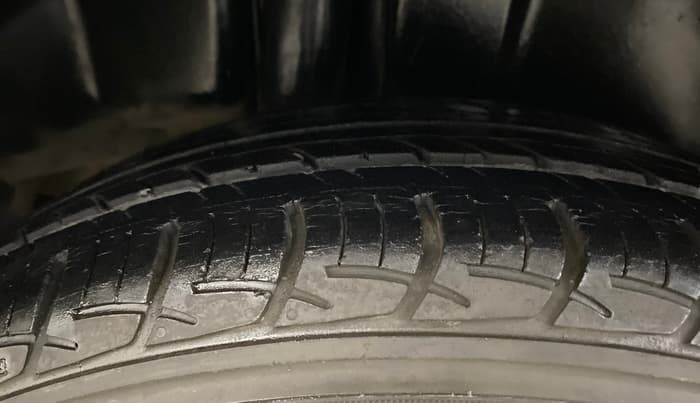 2018 Maruti Ciaz ZETA 1.4  MT PETROL, Petrol, Manual, 44,318 km, Right Rear Tyre Tread