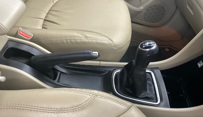 2018 Maruti Ciaz ZETA 1.4  MT PETROL, Petrol, Manual, 44,318 km, Gear Lever
